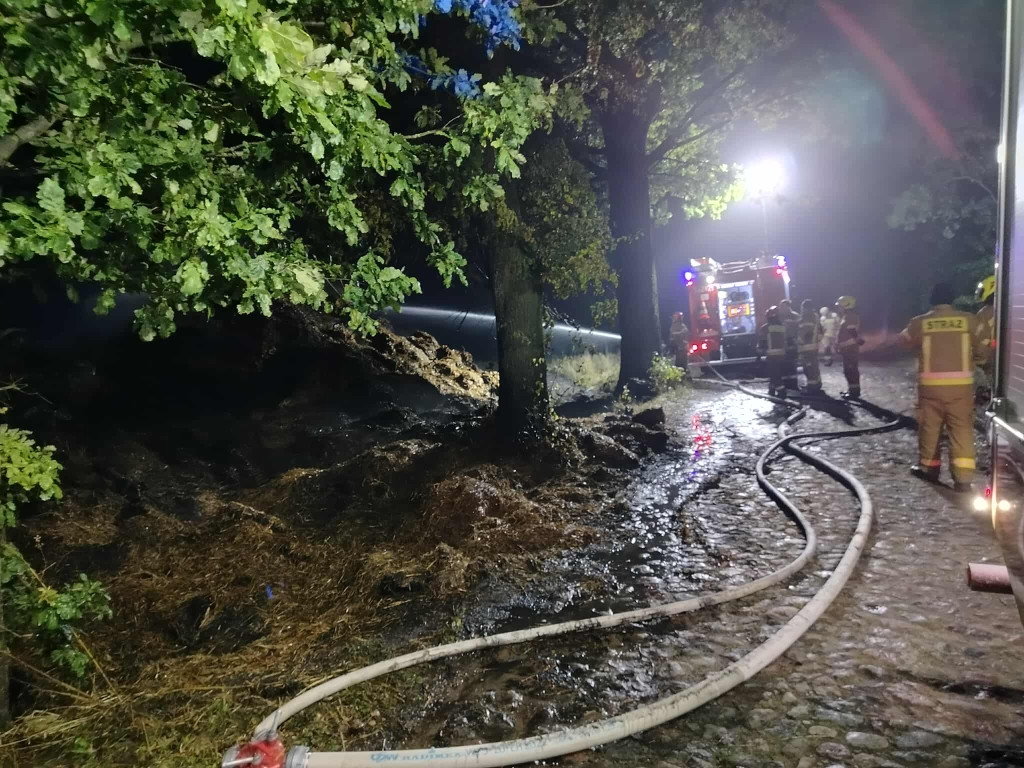 Nocne pożary balotów w gminie Małdyty