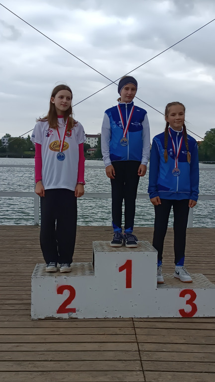 Grad medali kajakarzy UKS Puma Ostróda w Chełmży
