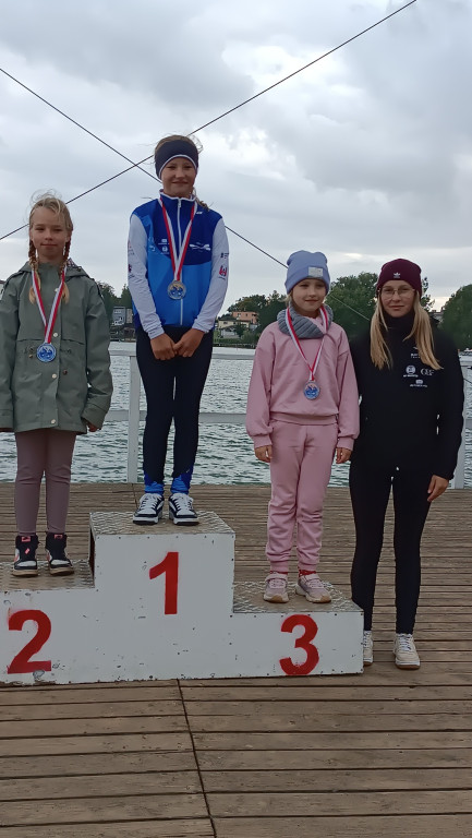 Grad medali kajakarzy UKS Puma Ostróda w Chełmży