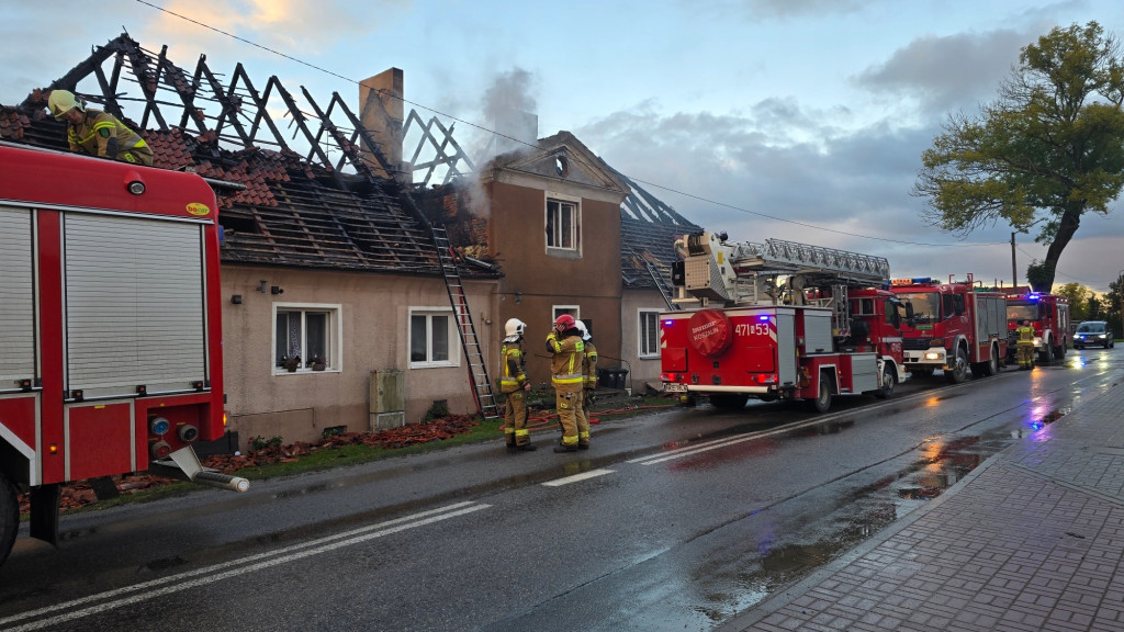 Tragiczny pożar domu w regionie! Nie żyją 2 osoby