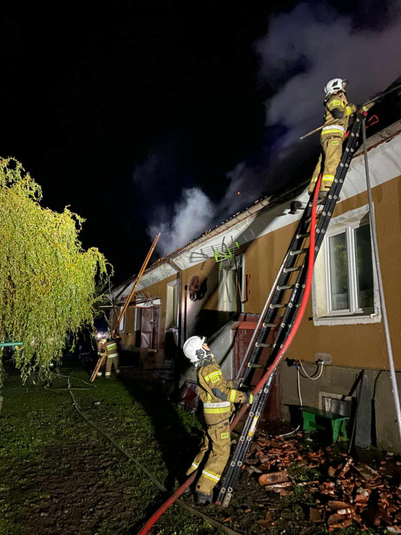 Tragiczny pożar domu w regionie! Nie żyją 2 osoby