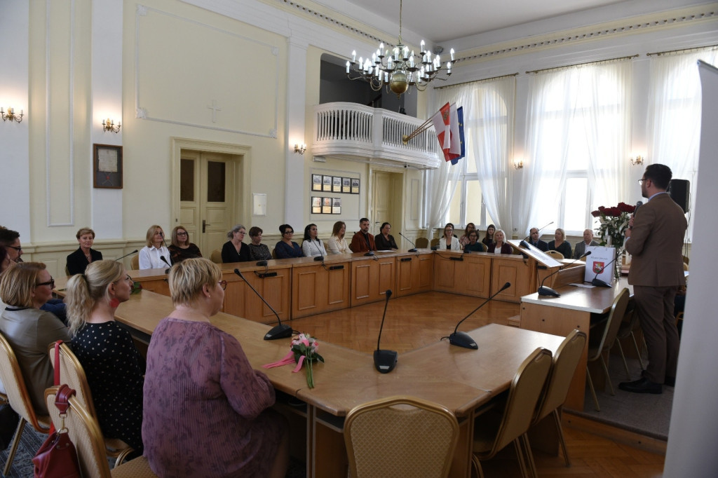 16 nauczycielek nagrodzonych przez Burmistrza Ostródy