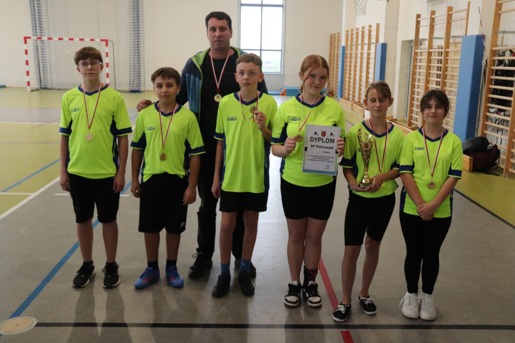 Uczniowie z Pietrzwałdu najlepiej grają w unihokeja