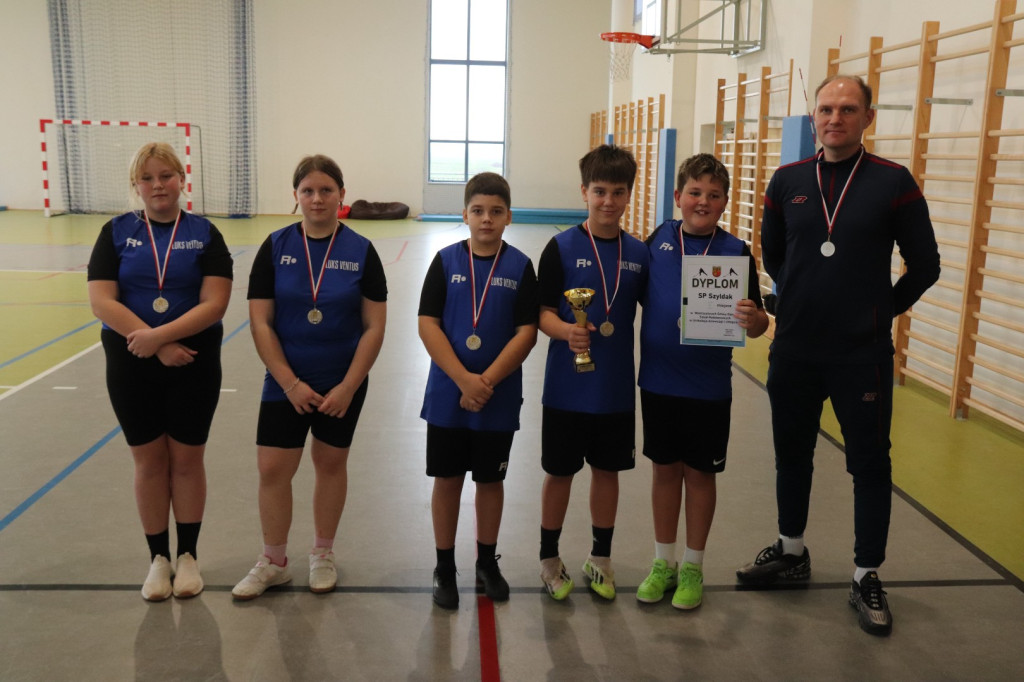 Uczniowie z Pietrzwałdu najlepiej grają w unihokeja