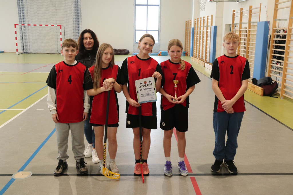 Uczniowie z Pietrzwałdu najlepiej grają w unihokeja