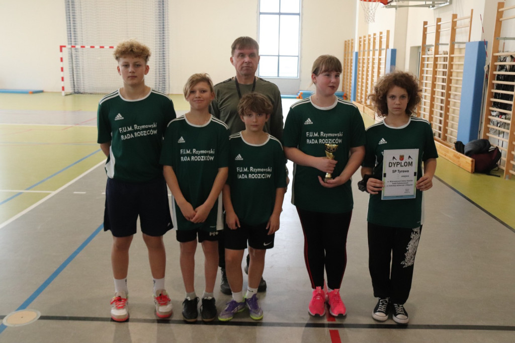 Uczniowie z Pietrzwałdu najlepiej grają w unihokeja