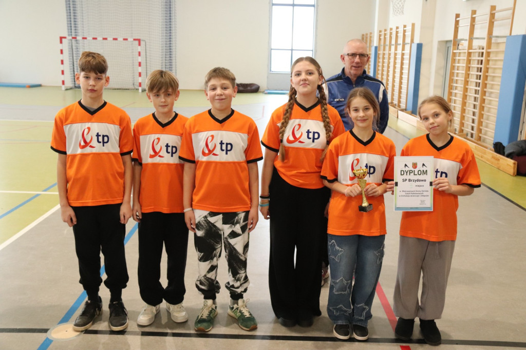 Uczniowie z Pietrzwałdu najlepiej grają w unihokeja