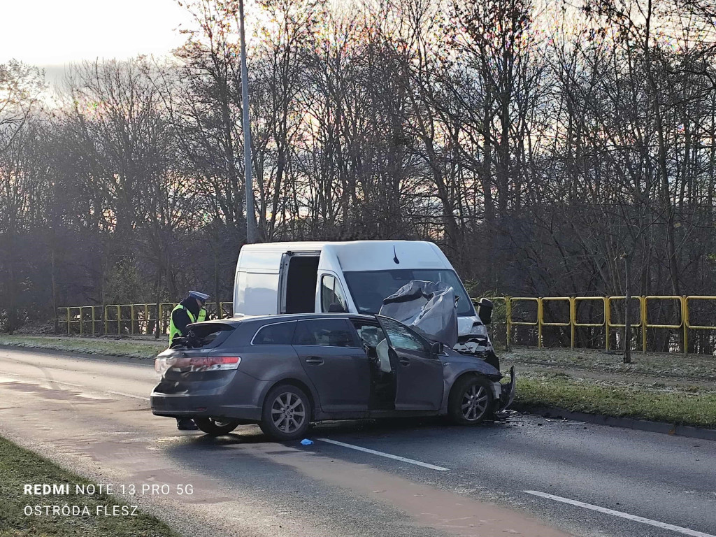 Wypadek w Ostródzie na ul. Grunwaldzkiej! 3 osoby w szpitalu!