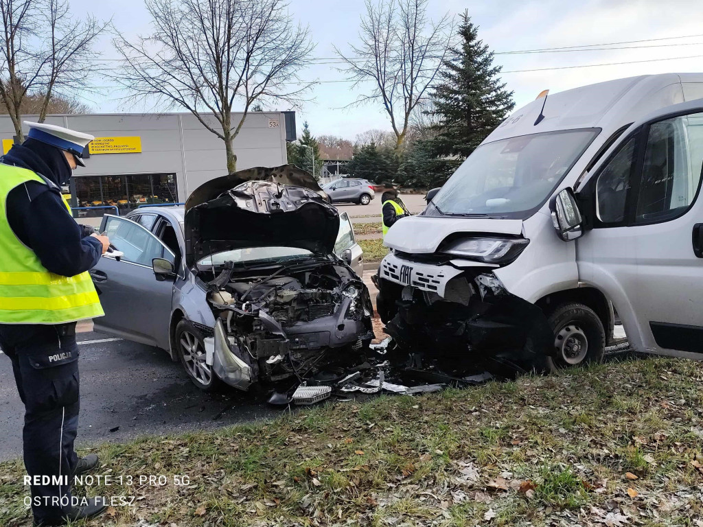 Wypadek w Ostródzie na ul. Grunwaldzkiej! 3 osoby w szpitalu!