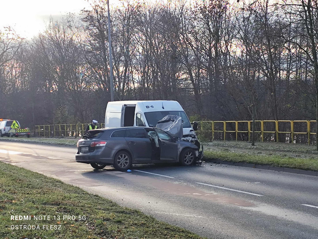 Wypadek w Ostródzie na ul. Grunwaldzkiej! 3 osoby w szpitalu!