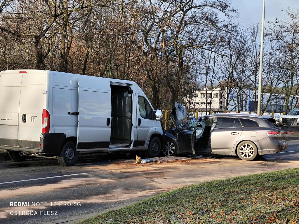 Wypadek w Ostródzie na ul. Grunwaldzkiej! 3 osoby w szpitalu!