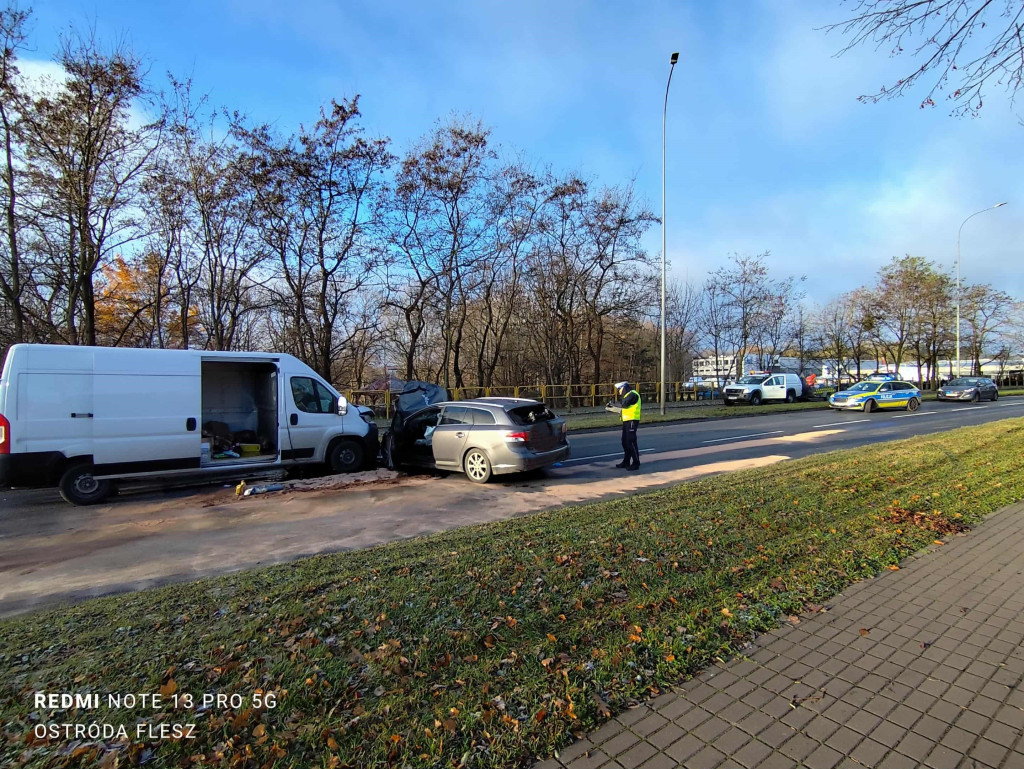 Wypadek w Ostródzie na ul. Grunwaldzkiej! 3 osoby w szpitalu!