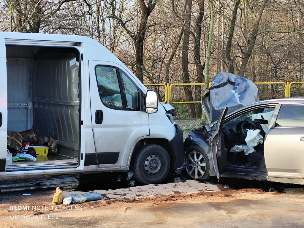 Wypadek w Ostródzie na ul. Grunwaldzkiej! 3 osoby w szpitalu!