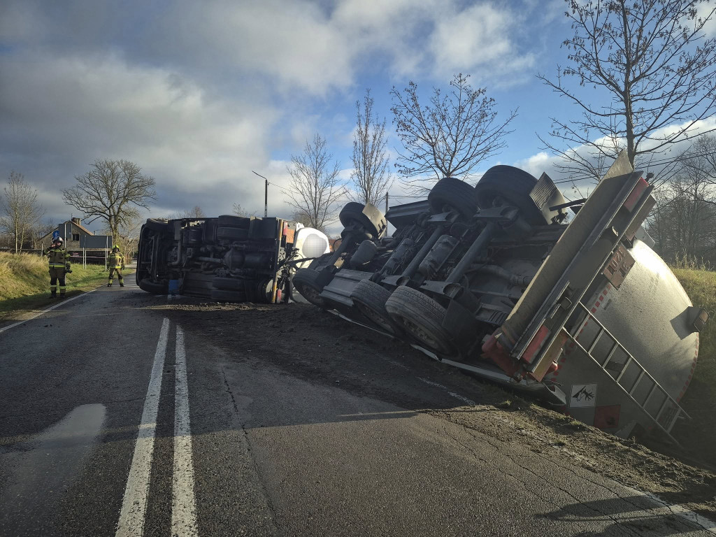 Zablokowana DK 16 - przewróciła się cysterna z paliwem!