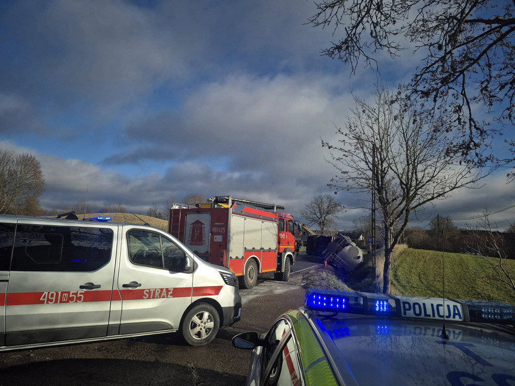 Zablokowana DK 16 - przewróciła się cysterna z paliwem!