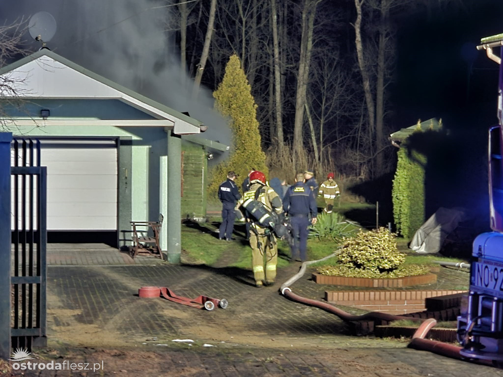 Nocny pożar domku przy ul. 3 Maja w Ostródzie