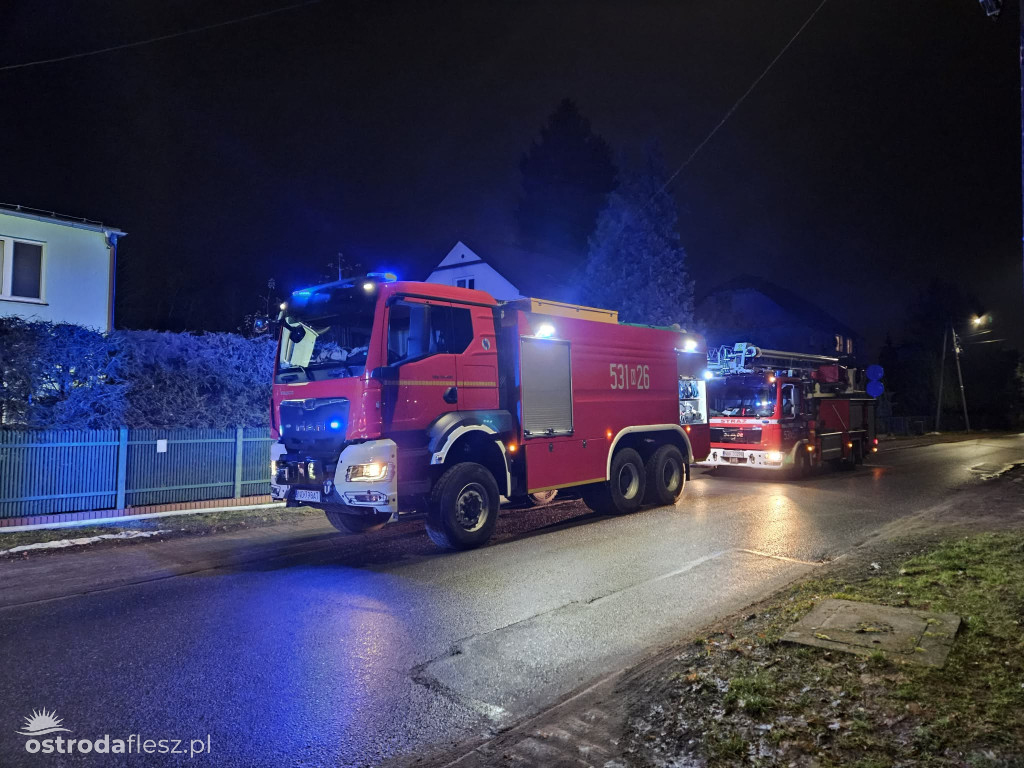 Nocny pożar domku przy ul. 3 Maja w Ostródzie