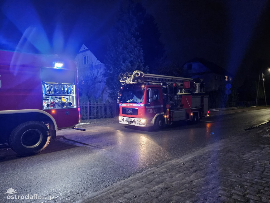 Nocny pożar domku przy ul. 3 Maja w Ostródzie