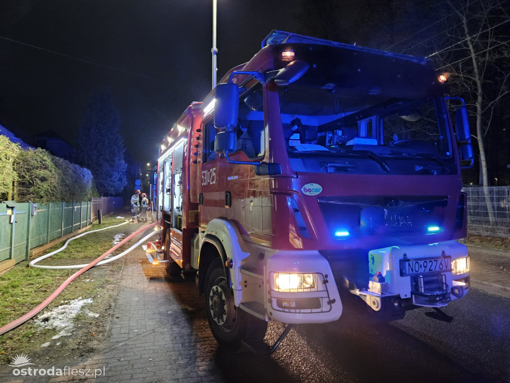 Nocny pożar domku przy ul. 3 Maja w Ostródzie