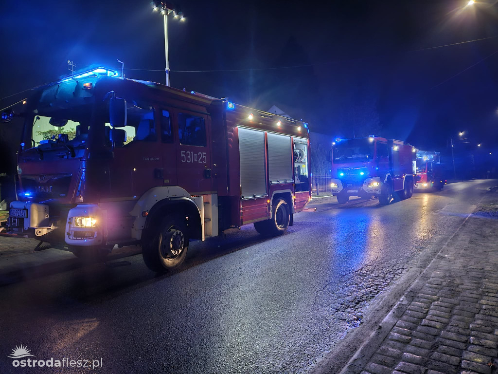 Nocny pożar domku przy ul. 3 Maja w Ostródzie