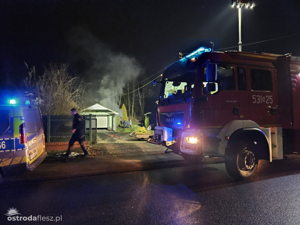 Nocny pożar domku przy ul. 3 Maja w Ostródzie
