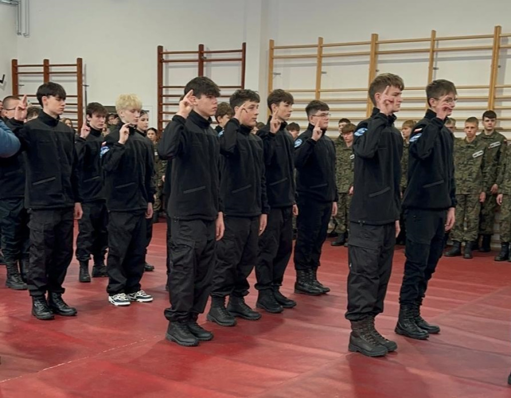 Pierwszoklasiści z ekonomika uroczyście ślubowali