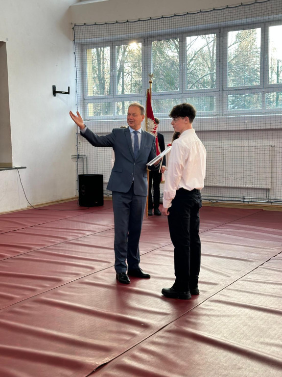 Pierwszoklasiści z ekonomika uroczyście ślubowali