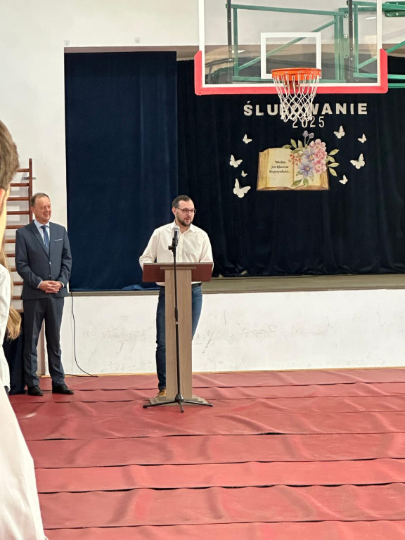 Pierwszoklasiści z ekonomika uroczyście ślubowali