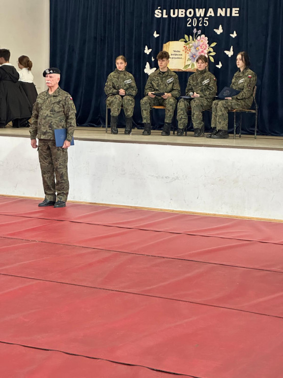 Pierwszoklasiści z ekonomika uroczyście ślubowali