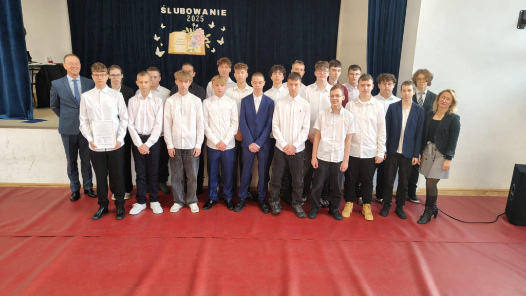 Pierwszoklasiści z ekonomika uroczyście ślubowali