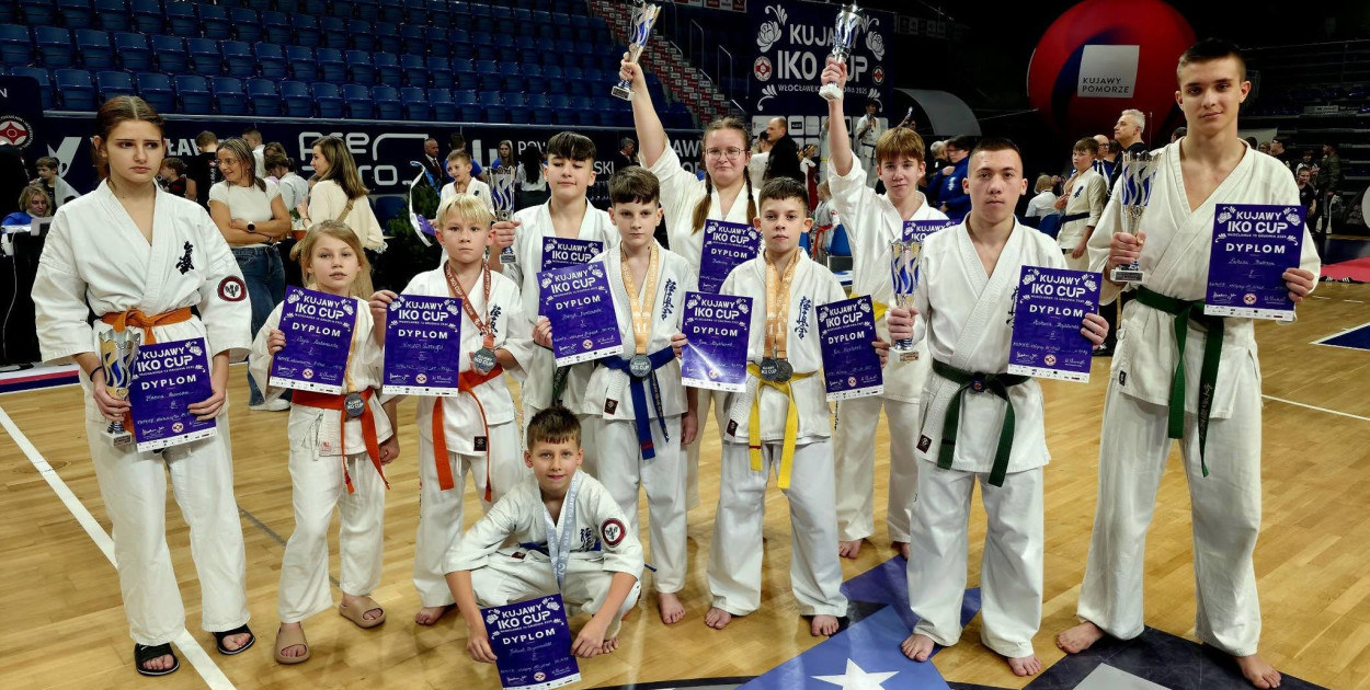 12 medali ostródzkich karateków we Włocławku