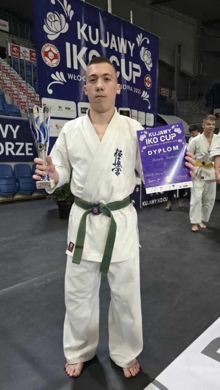 12 medali ostródzkich karateków we Włocławku