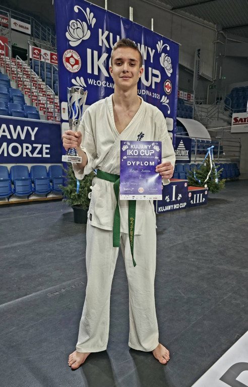 12 medali ostródzkich karateków we Włocławku