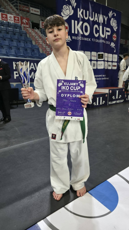 12 medali ostródzkich karateków we Włocławku