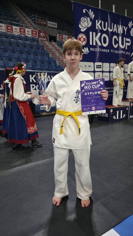 12 medali ostródzkich karateków we Włocławku