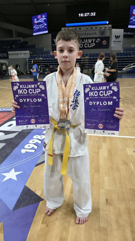 12 medali ostródzkich karateków we Włocławku
