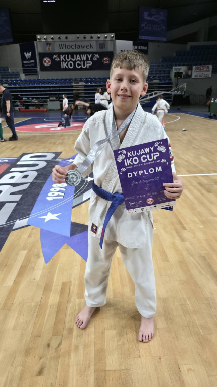 12 medali ostródzkich karateków we Włocławku