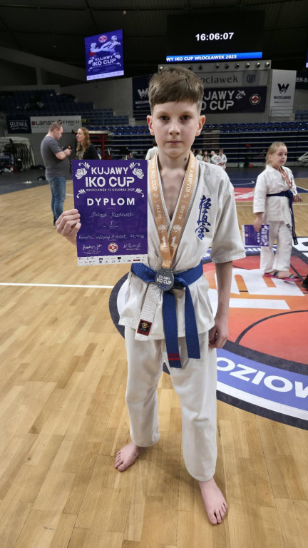 12 medali ostródzkich karateków we Włocławku