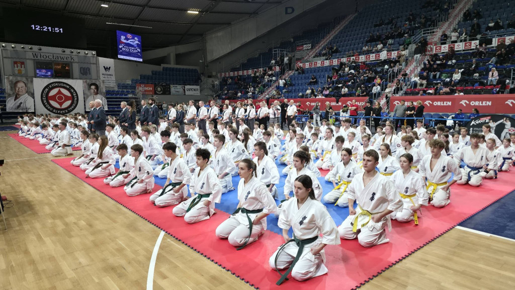 12 medali ostródzkich karateków we Włocławku