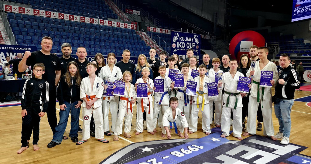 12 medali ostródzkich karateków we Włocławku