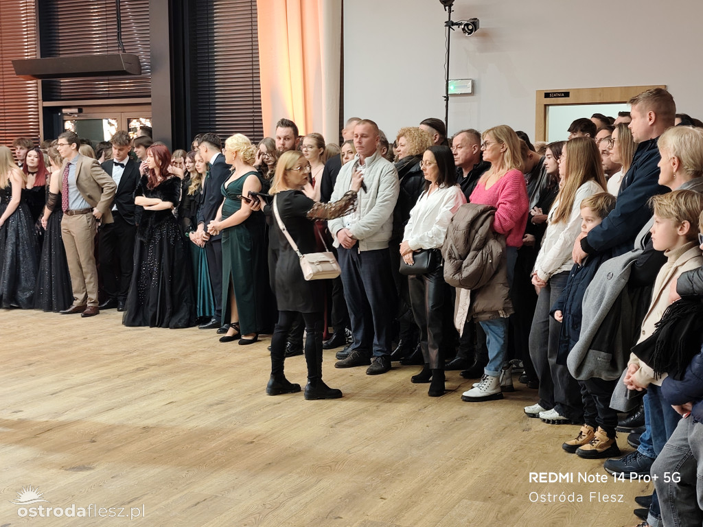 Polonezy uczniów LO. im. Bażyńskiego w Ostródzie