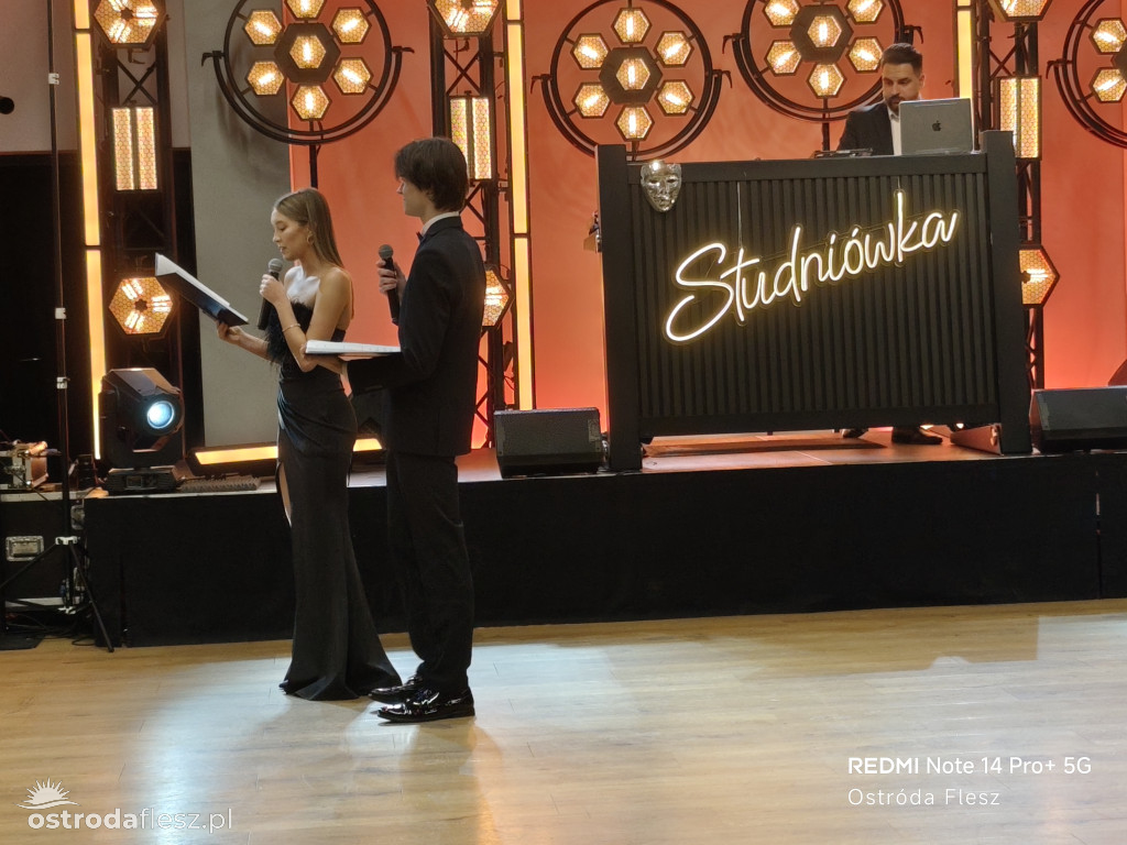 Polonezy uczniów LO. im. Bażyńskiego w Ostródzie