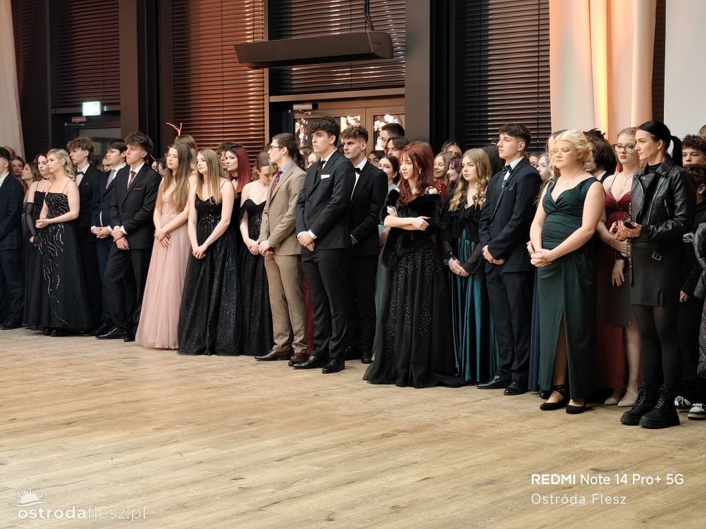 Polonezy uczniów LO. im. Bażyńskiego w Ostródzie