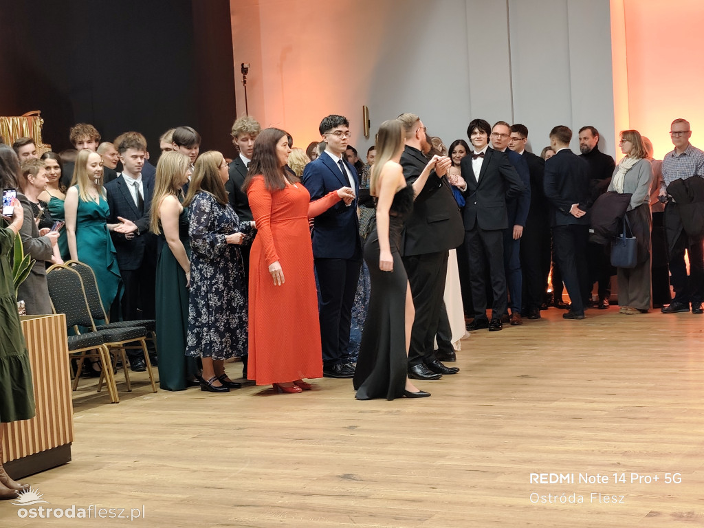 Polonezy uczniów LO. im. Bażyńskiego w Ostródzie