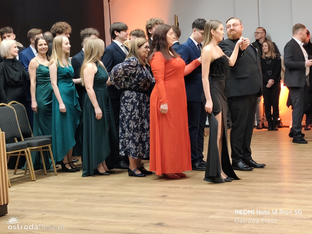 Polonezy uczniów LO. im. Bażyńskiego w Ostródzie