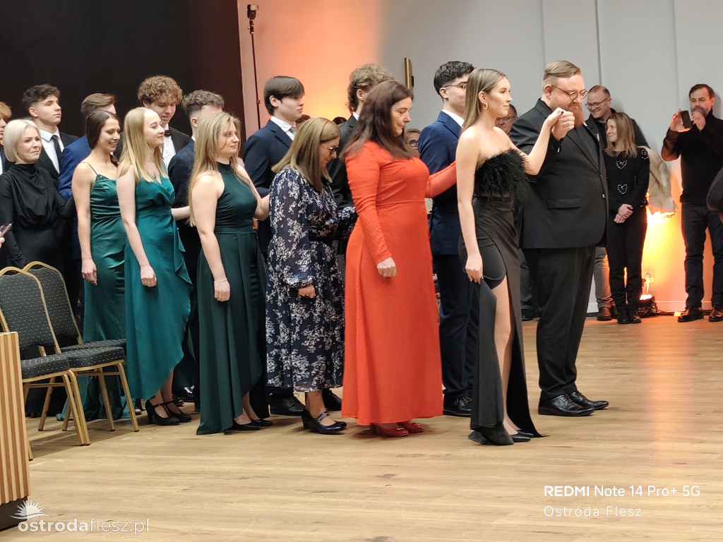 Polonezy uczniów LO. im. Bażyńskiego w Ostródzie