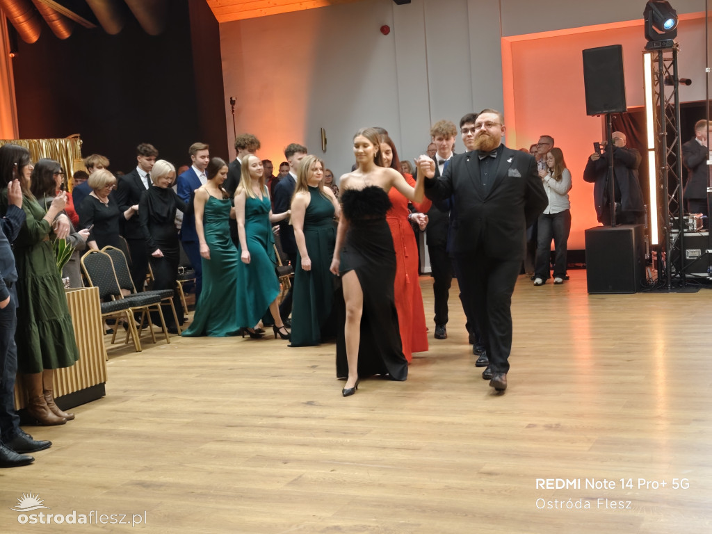 Polonezy uczniów LO. im. Bażyńskiego w Ostródzie