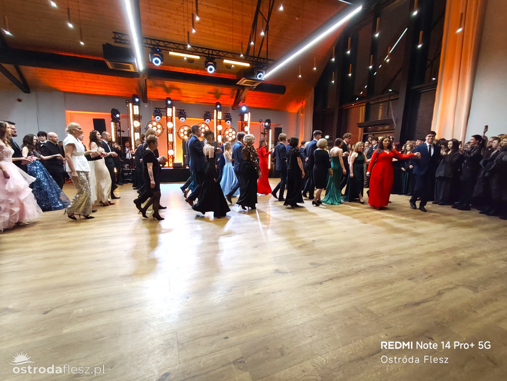Polonezy uczniów LO. im. Bażyńskiego w Ostródzie
