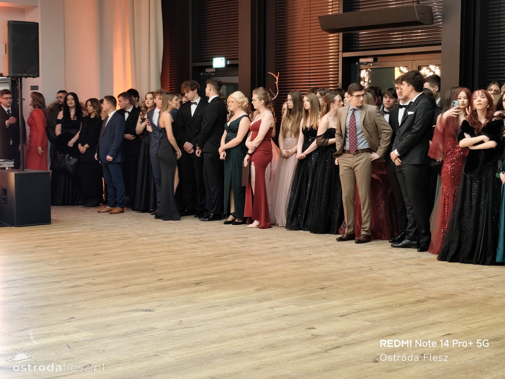 Polonezy uczniów LO. im. Bażyńskiego w Ostródzie