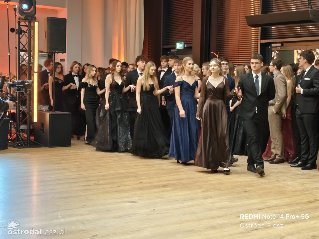 Polonezy uczniów LO. im. Bażyńskiego w Ostródzie